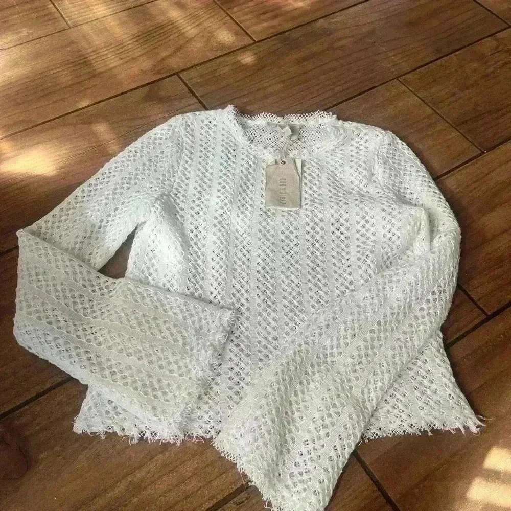 NWT MOON RIVER white lace boho bell sleeve top small - Picture 2 of 4
